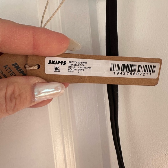 Skims triangle top size L NWT color onyx - Picture 1 of 2